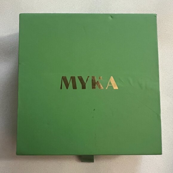 MYKA Deirdre Cursive Name Necklace in 14K Yellow Gold 18" - Picture 4 of 5